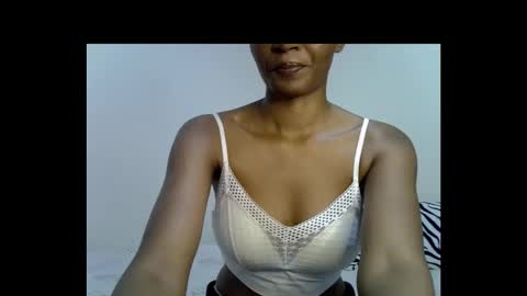 Snapshot of freakymia99 chatting on 11.28.25 mia online show from 11.28.25