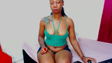 Snapshot of freakyscarlrt00 chatting on 10.19.25 FreakyScarlet00 online show from 10.19.25