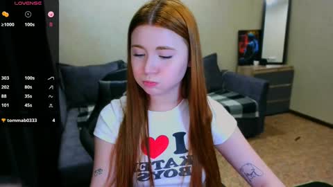 Snapshot of freckle_diyana chatting on 12.15.24 Diyana online show from 12.15.24