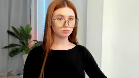 Snapshot of freckle_diyana chatting on 01.18.25 Diyana online show from 01.18.25