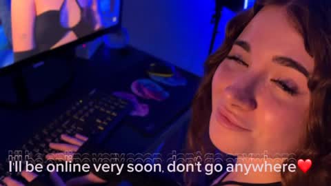 Snapshot of freckle_diyana chatting on 01.26.25 Diyana online show from 01.26.25