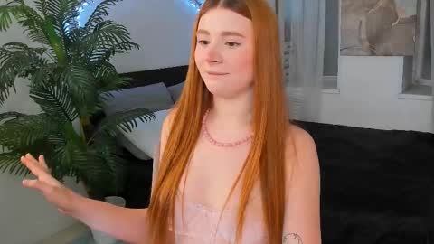 Snapshot of freckle_diyana chatting on 02.22.25 Diyana online show from 02.22.25