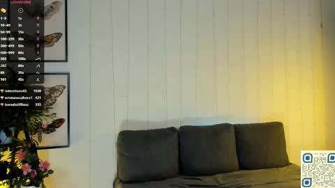 Snapshot of freckle_diyana chatting on 03.10.25 Diyana online show from 03.10.25