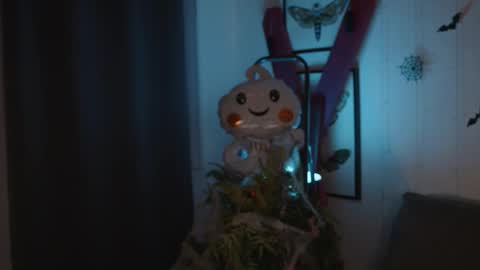 Snapshot of freckle_diyana chatting on 10.28.25 Diyana online show from 10.28.25