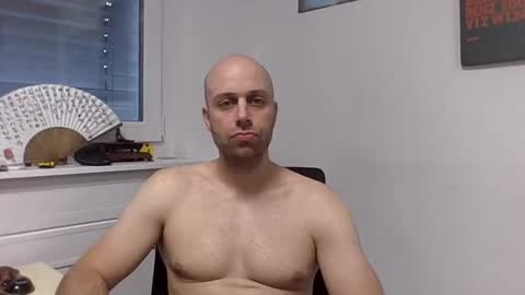 Snapshot of freddow chatting on 10.16.25 freddow online show from 10.16.25