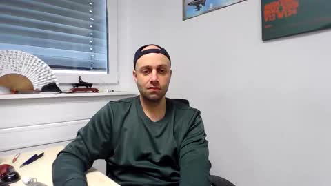 Snapshot of freddow chatting on 12.05.25 freddow online show from 12.05.25