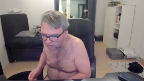 Snapshot of fredrik386959 chatting on 01.26.25 Fredrik online show from 01.26.25