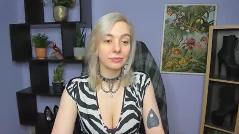 Snapshot of freeanne chatting on 05.27.26 Anne online show from 05.27.26