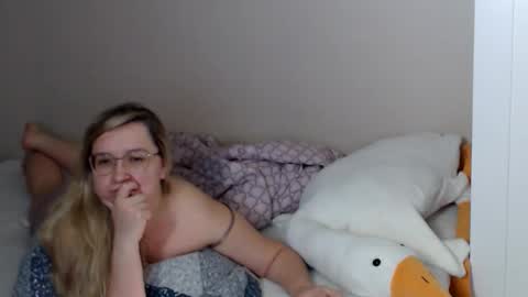 Snapshot of frelina chatting on 11.06.25 frelina online show from 11.06.25