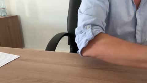 Snapshot of frenchsweetdick chatting on 12.01.25 frenchsweetdick online show from 12.01.25