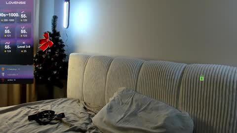 Snapshot of fresh_b1ood chatting on 12.22.24 Alex or Andrzej online show from 12.22.24