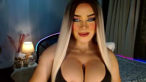 Snapshot of freya_lovestocum chatting on 11.10.25 Miss Frea online show from 11.10.25