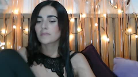 Snapshot of frida__x chatting on 12.17.24 Frida online show from 12.17.24