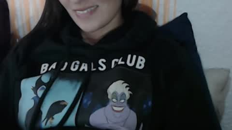 Snapshot of frida__x chatting on 03.06.25 Frida online show from 03.06.25