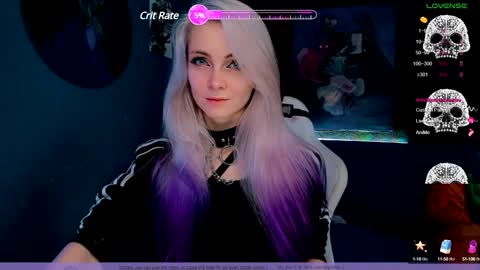 Snapshot of frida_fortune chatting on 01.13.25 Frida A boost to fortune for the one who gives a thumbs up and a bonus lucky for those who support me by joining the fanclub online show from 01.13.25