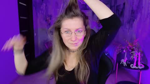 Snapshot of fridatander chatting on 01.01.25 Frida Tander online show from 01.01.25