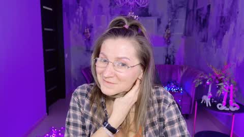 Snapshot of fridatander chatting on 01.02.25 Frida Tander online show from 01.02.25