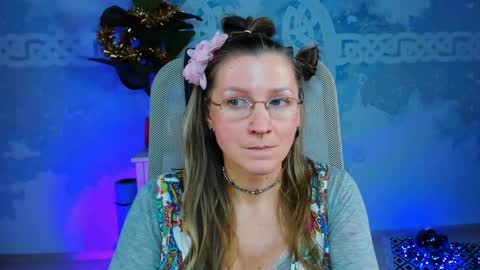 Snapshot of fridatander chatting on 01.03.25 Frida Tander online show from 01.03.25