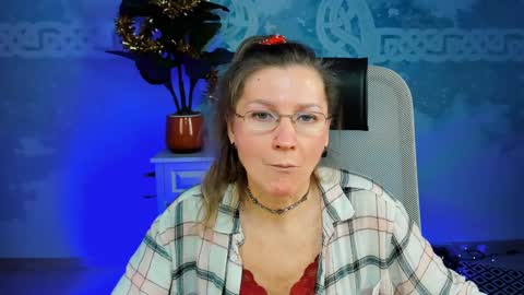 Snapshot of fridatander chatting on 01.05.25 Frida Tander online show from 01.05.25