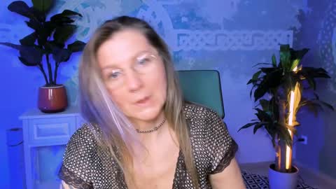 Snapshot of fridatander chatting on 01.18.25 Frida Tander online show from 01.18.25