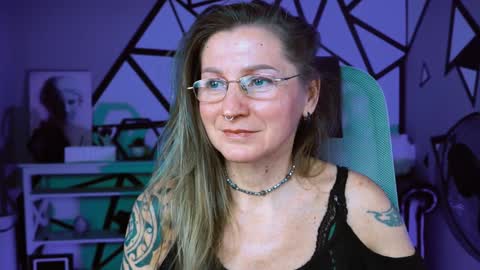 Snapshot of fridatander chatting on 01.23.25 Frida Tander online show from 01.23.25