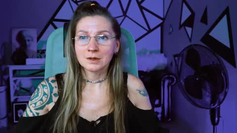 Snapshot of fridatander chatting on 01.23.25 Frida Tander online show from 01.23.25