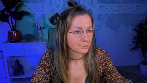 Snapshot of fridatander chatting on 01.30.25 Frida Tander online show from 01.30.25