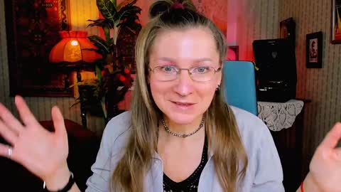 Snapshot of fridatander chatting on 02.02.25 Frida Tander online show from 02.02.25