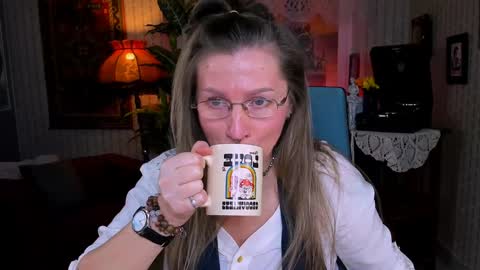 Snapshot of fridatander chatting on 02.06.25 Frida Tander online show from 02.06.25