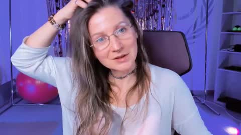 Snapshot of fridatander chatting on 02.17.25 Frida Tander online show from 02.17.25