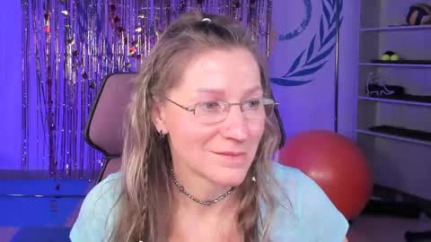 Snapshot of fridatander chatting on 02.24.25 Frida Tander online show from 02.24.25