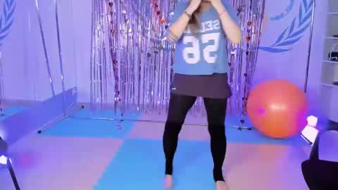 Snapshot of fridatander chatting on 03.01.25 Frida Tander online show from 03.01.25