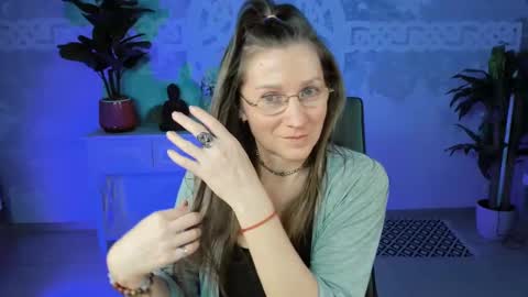 Snapshot of fridatander chatting on 03.02.25 Frida Tander online show from 03.02.25