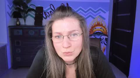 Snapshot of fridatander chatting on 03.08.25 Frida Tander online show from 03.08.25