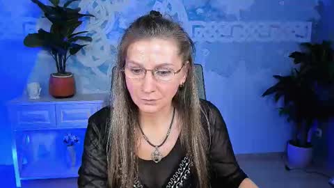 Snapshot of fridatander chatting on 09.21.25 Frida Tander online show from 09.21.25
