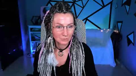 Snapshot of fridatander chatting on 09.25.25 Frida Tander online show from 09.25.25