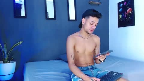 Snapshot of friendsofeverything_ chatting on 12.04.24 Adam y pitter online show from 12.04.24