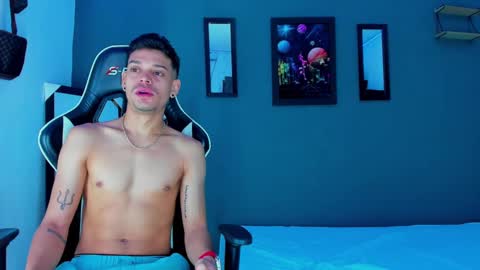 Snapshot of friendsofeverything_ chatting on 03.05.25 Adam y pitter online show from 03.05.25