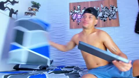 Snapshot of friendsofeverything_ chatting on 09.18.25 Adam y pitter online show from 09.18.25