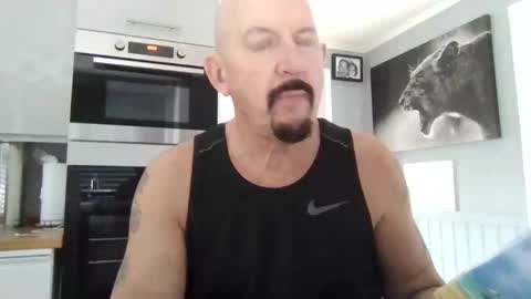 Snapshot of friskyneedsum chatting on 02.26.25 bob online show from 02.26.25