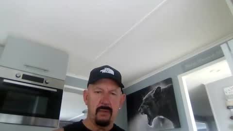 Snapshot of friskyneedsum chatting on 10.01.25 bob online show from 10.01.25