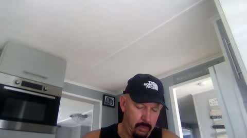 Snapshot of friskyneedsum chatting on 10.08.25 bob online show from 10.08.25