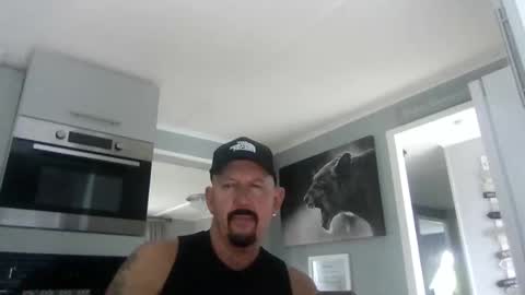 Snapshot of friskyneedsum chatting on 10.23.25 bob online show from 10.23.25