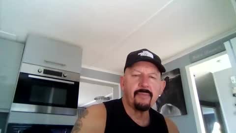 Snapshot of friskyneedsum chatting on 10.29.25 bob online show from 10.29.25