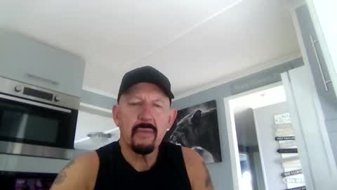 Snapshot of friskyneedsum chatting on 11.05.25 bob online show from 11.05.25