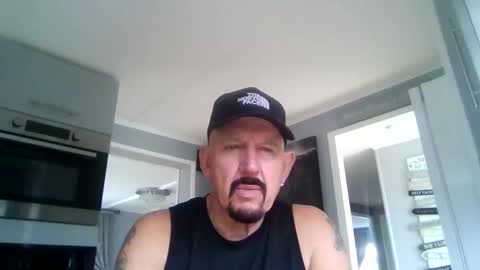 Snapshot of friskyneedsum chatting on 11.12.25 bob online show from 11.12.25