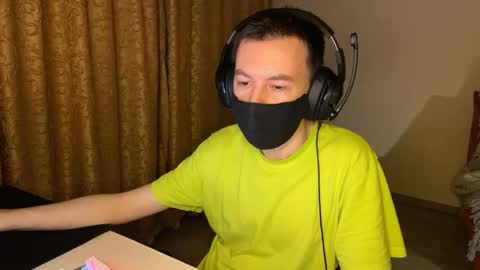 Snapshot of froztai chatting on 12.04.25 froztai online show from 12.04.25