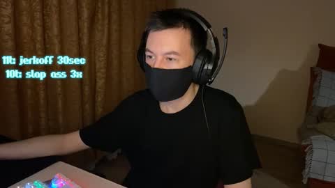 Snapshot of froztai chatting on 12.14.25 froztai online show from 12.14.25