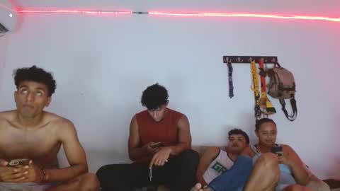 Snapshot of fuckboyjosh98 chatting on 12.04.25 fuckboyjosh98 online show from 12.04.25