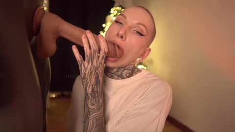 Snapshot of fuckingtoy_ chatting on 12.22.24 Eva         all my links   online show from 12.22.24